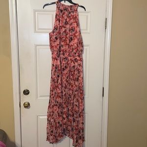 Sleeveless Dress with pleats